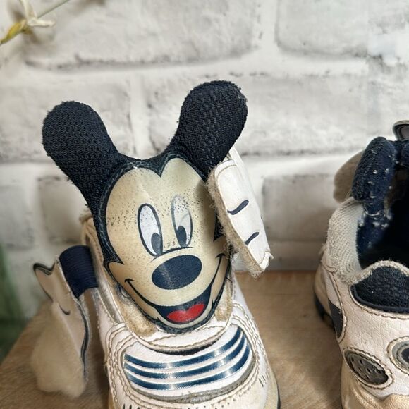 Disney's Mickey Peek-A-Boo Sneakers Toddler Size 7 - Picture 7 of 9